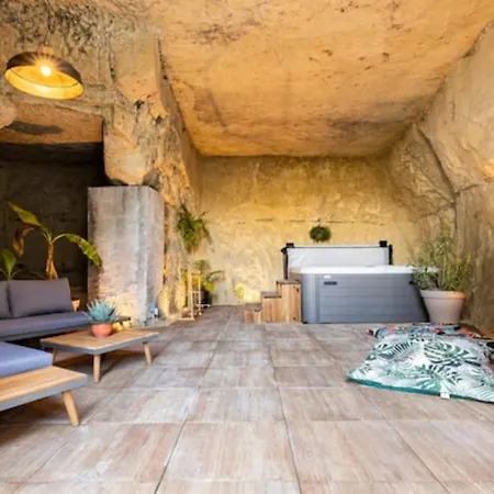 21 Route De Saumur * Parnay