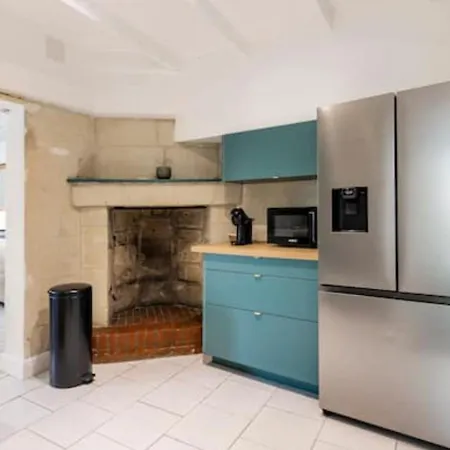 21 Route De Saumur *