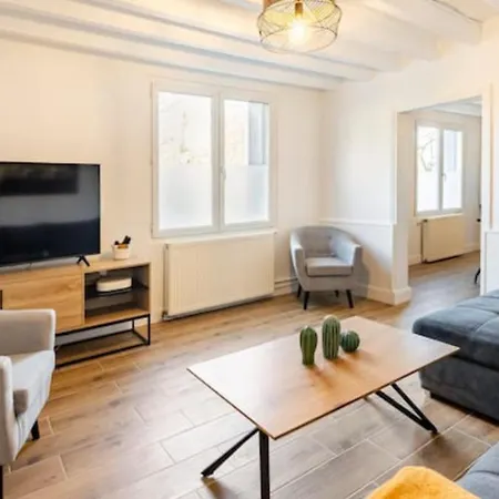 21 Route De Saumur * Parnay