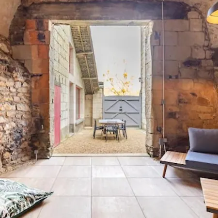 21 Route De Saumur *