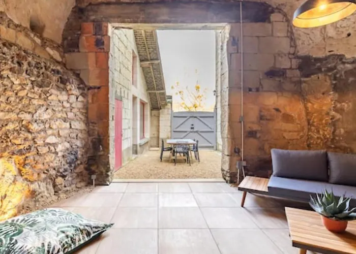 21 Route De Saumur *